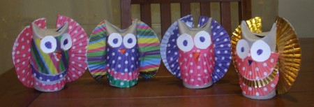 mafinkové košíčky, wc rolky a lepidlo